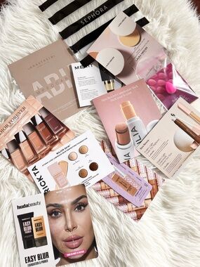 SEPHORA Foundation and concealer with mini beauty blender sample pack